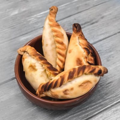 Empanadas de cebolla y tres quesos