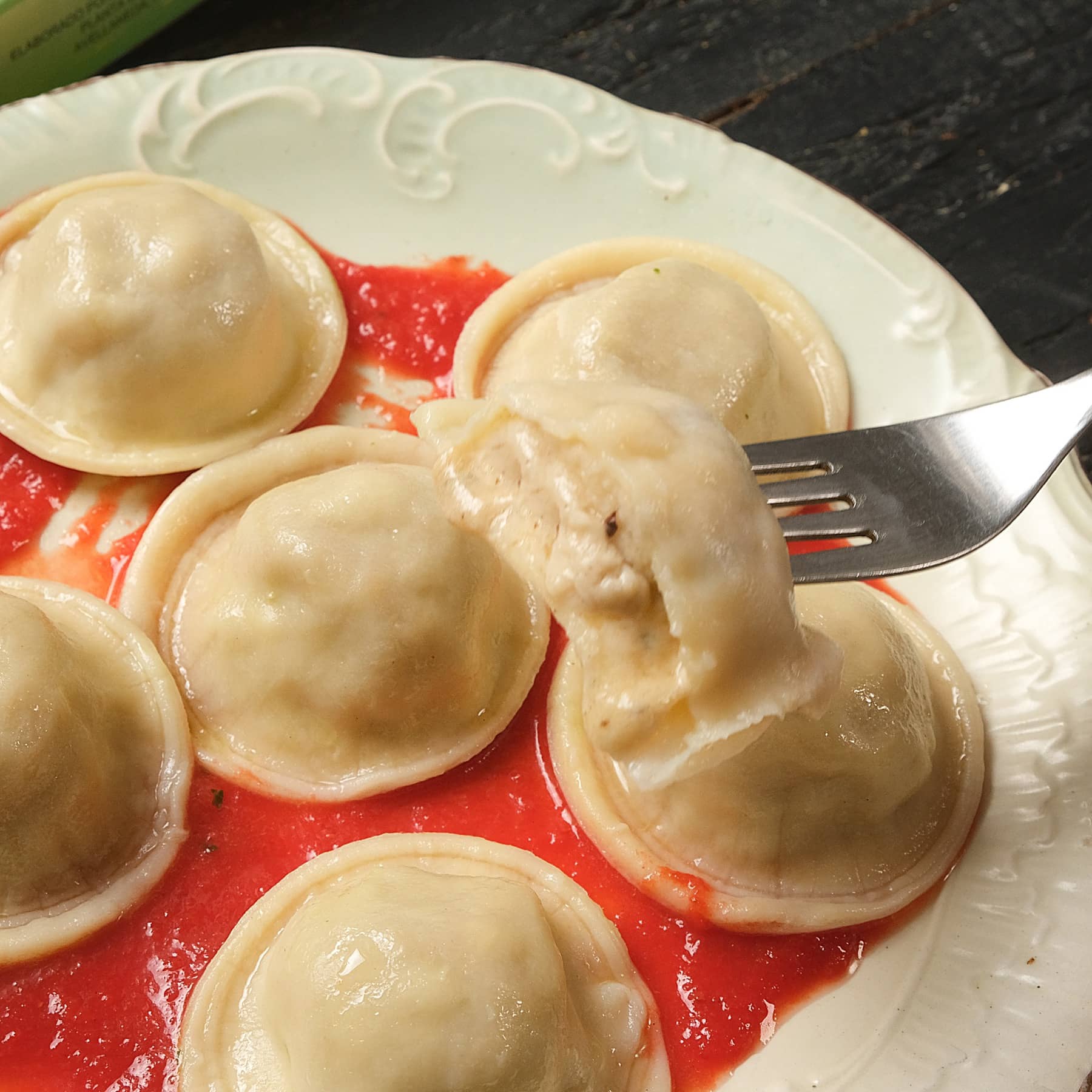 Sorrentinos de hongos, port salut, mozzarella y provolone