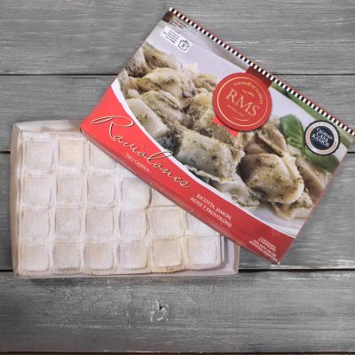 Raviolones de ricota, jamón, nuez y provolone