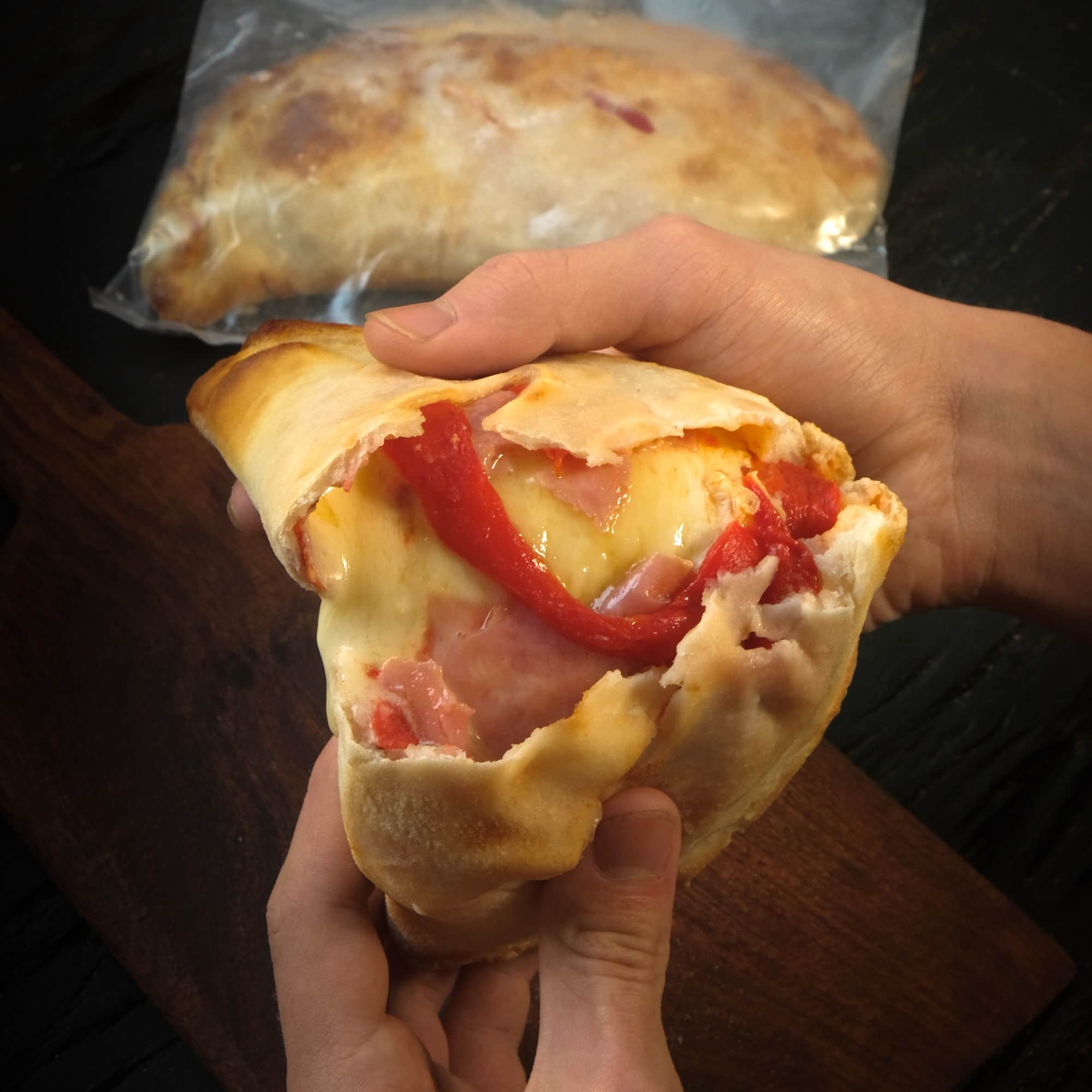 Calzone Jamón y Morrones