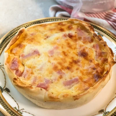 Tarta de jamón y queso